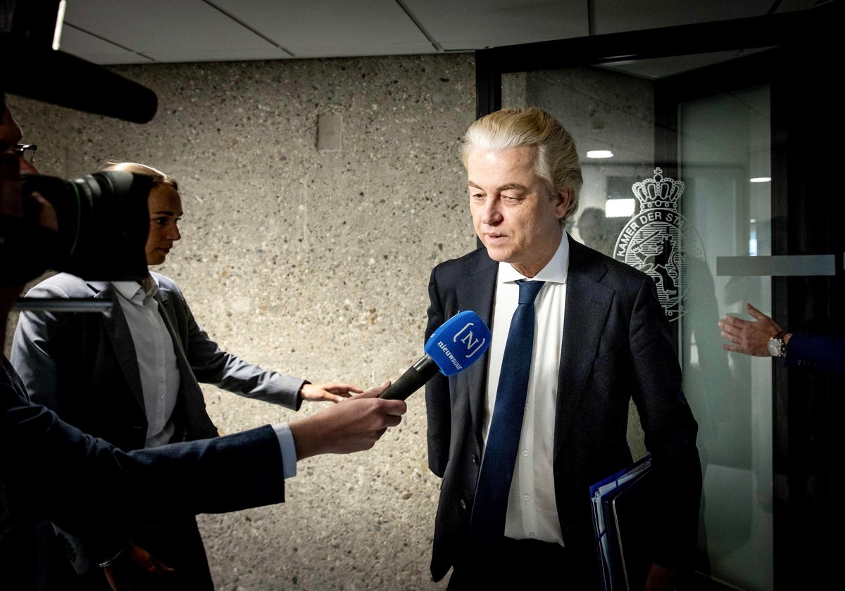 Geert Wilders hace declaraciones en la noche del martes anunciando que está cerca el acuerdo para formar un nuevo gobierno