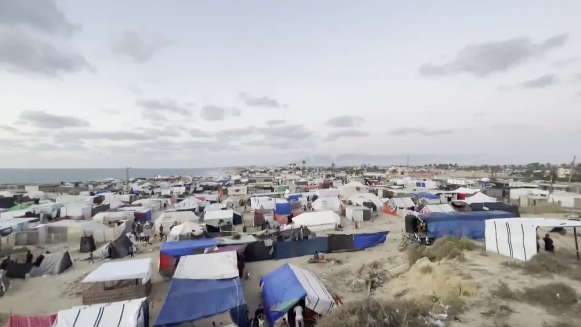 Palestinos huyen a un nuevo campo de refugiados frente a la amenaza sobre Rafah