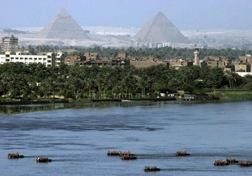 Mueren 17 personas al caer un microbús desde un ferry a las aguas del Nilo cerca de El Cairo (Egipto)