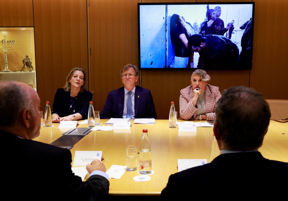 Los embajadores ven el vídeo de las jóvenes secuestradas por Hamás