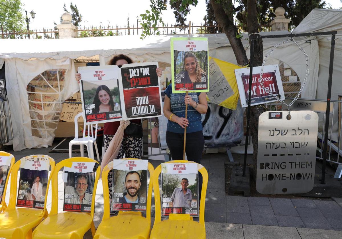 Los israelíes siguen protestando por la liberación de los rehenes de Hamás en Jerusalén