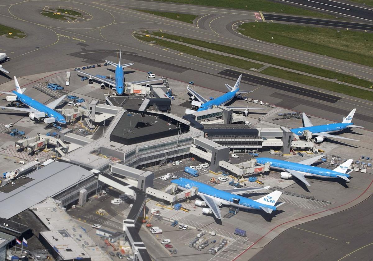 Aviones de KLM en el aeropuerto de Schiphol