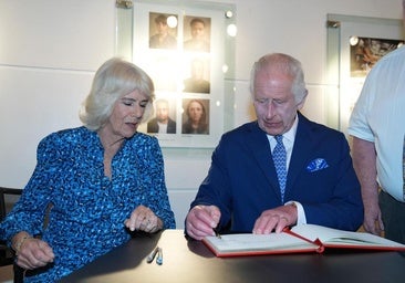 El Rey Carlos III disuelve el Parlamento antes de las primeras elecciones generales siendo monarca