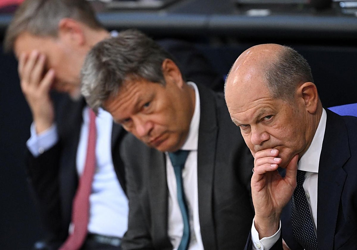El canciller alemán Olaf Scholz y su ministro de Economía Robert Habeck, el jueves en el Parlamento, en Berlín