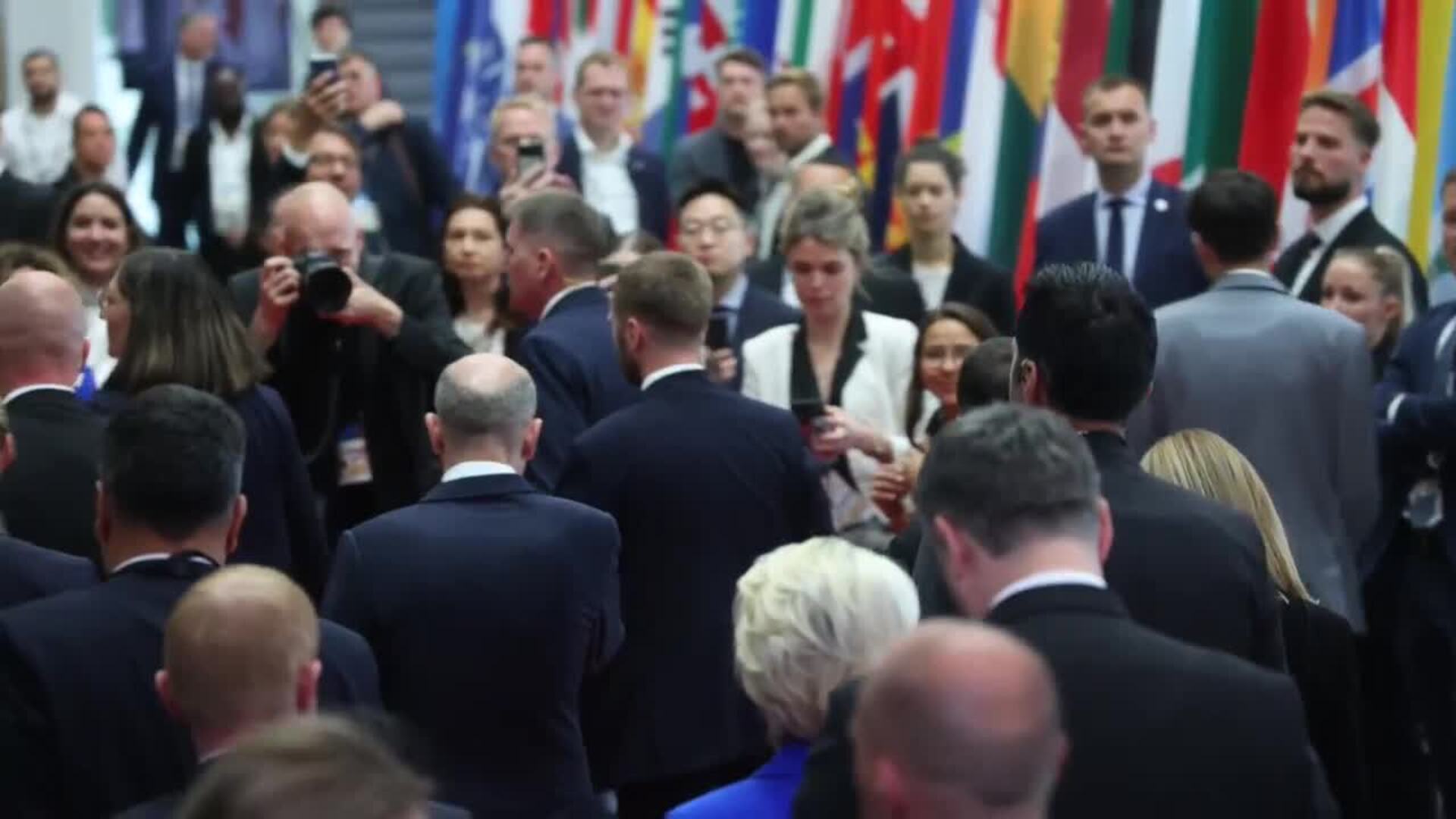 Zelenski pide más armas en la Conferencia de Recuperación para Ucrania de Berlín