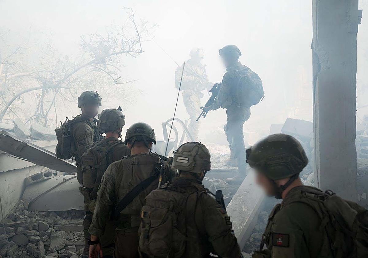 Soldados israelíes participando en operaciones en la Franja de Gaza en medio del actual conflicto entre Israel y el grupo militante palestino Hamás