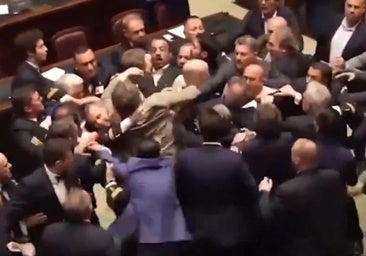 Pelea en el Parlamento italiano: un diputado de la Liga da un puñetazo a otro del Movimiento 5 Estrellas