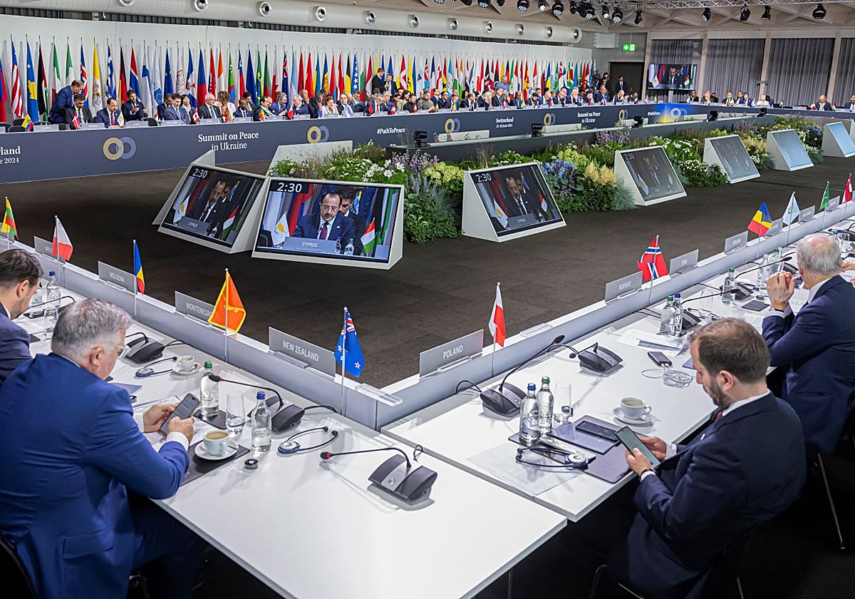 Sala en la que se han celebrado las reuniones de la cumbre por la paz en Ucrania
