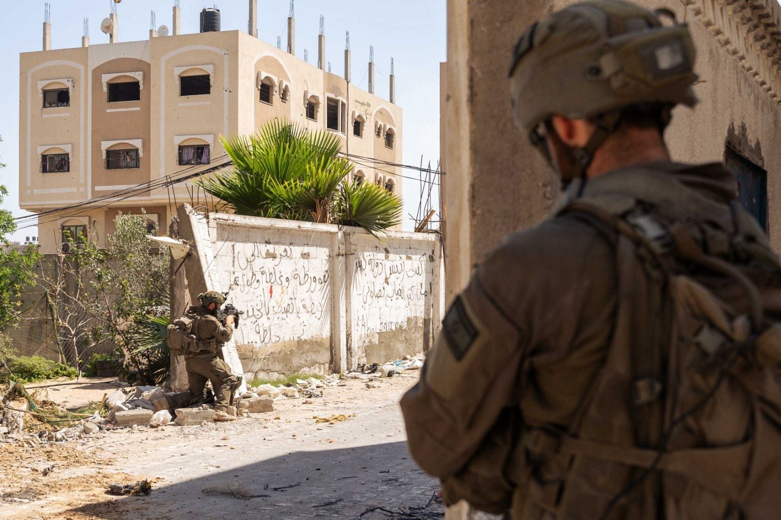 Soldados israelíes durante una operación en Rafah.