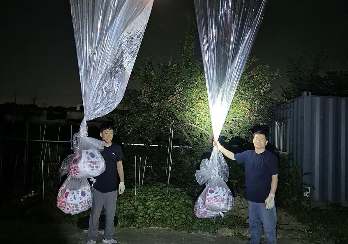 Propaganda contra Corea del Norte que enviaron los activistas desde Corea del Sur
