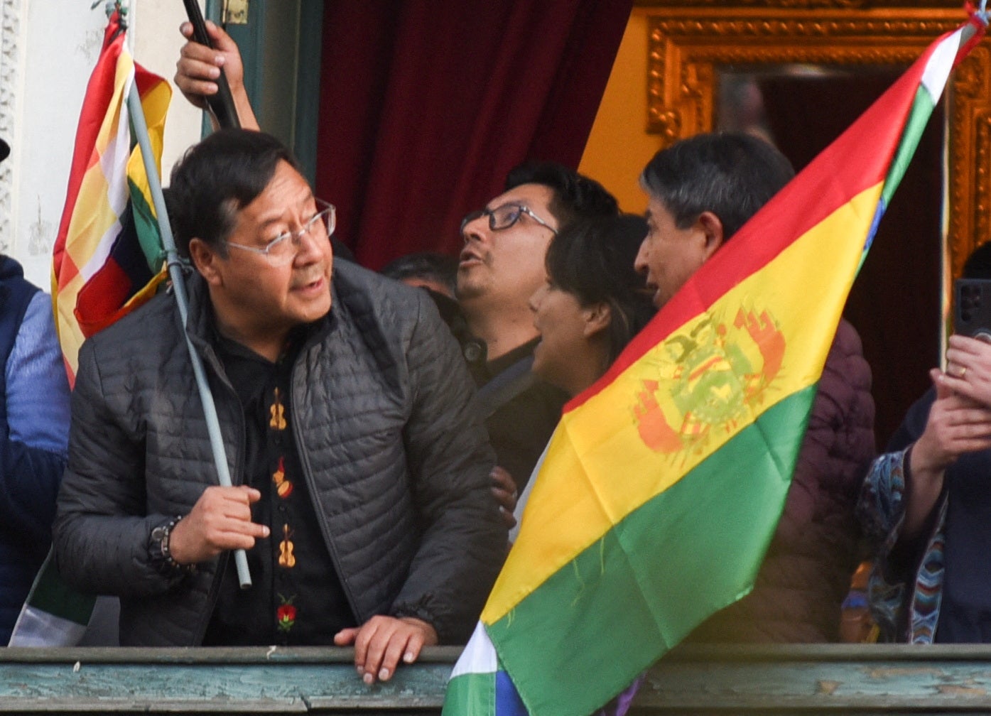 El presidente de Bolivia, Luis Arce, en el balcón del palacio de Gobierno, tras denunciar la «movilización irregular»