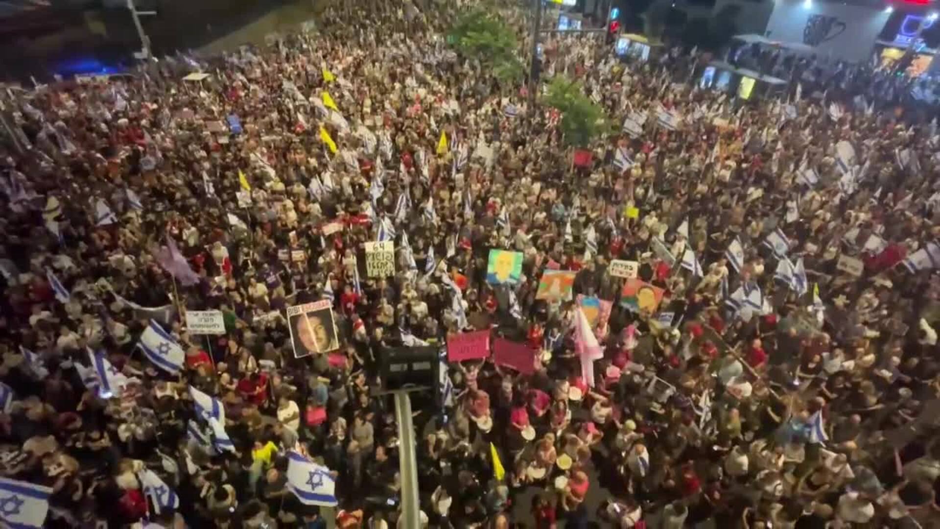 Miles de personas salieron a la calle en Tel Aviv para pedir la ...