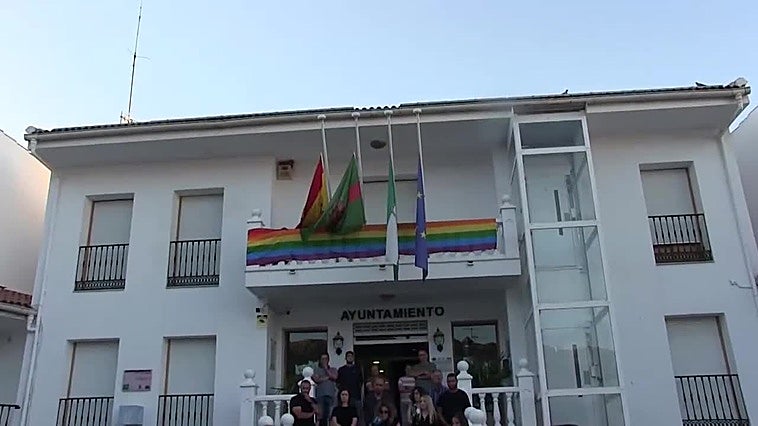 Zafarraya (Granada) rechaza en silencio y con consternación el crimen de suas dos vecinas