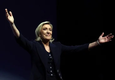 Le Pen humilla a Macron y se cita con la extrema izquierda: «Necesitamos la mayoría absoluta»