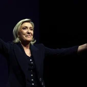 Le Pen humilla a Macron y se cita con la extrema izquierda: «Necesitamos la mayoría absoluta»