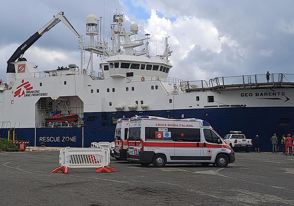 El barco Geo Barents llega a Ancona con 34 inmigrantes rescatados a bordo
