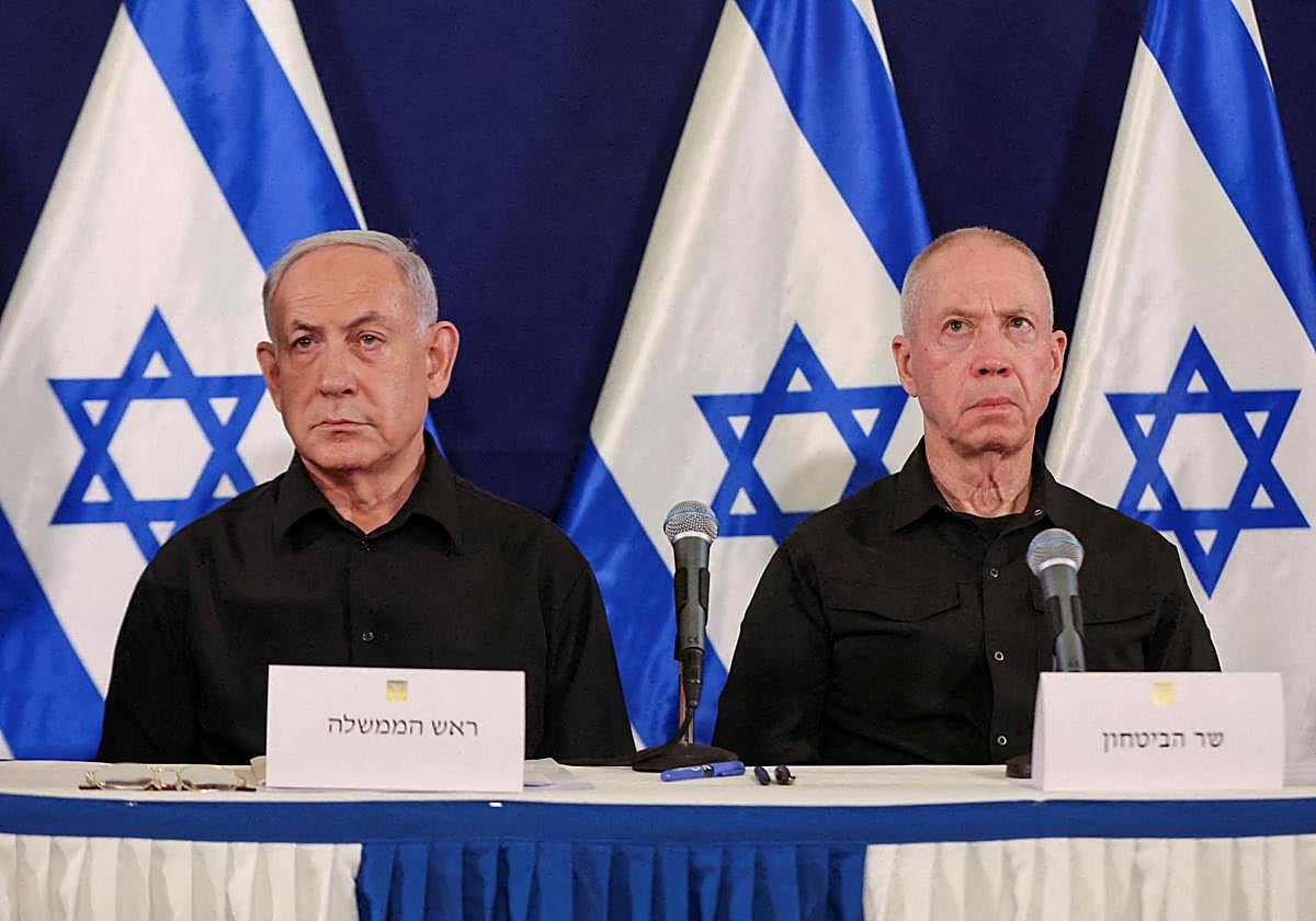 El primer ministro israelí, Benjamin Netanyahu, y el ministro de Defensa, Yoav Gallant, durante la rueda de prensa