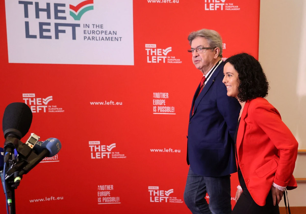 Jean-Luc Mélenchon, fundador del partido de extrema izquierda La Francia Insumisa, junto con la eurodiputada Manon Aubry