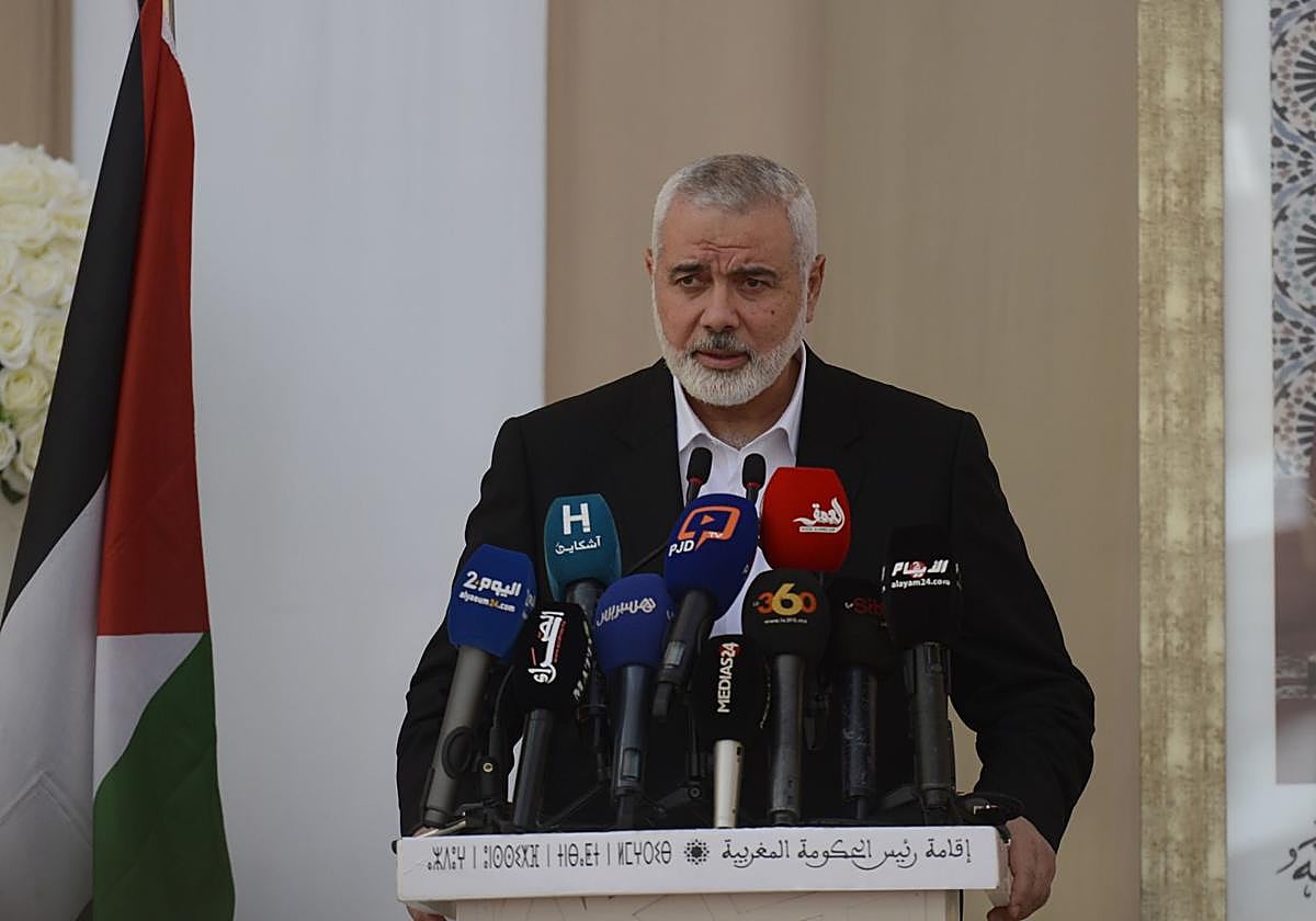 Ismael Haniyeh, durante un encuentro con el presidente de Irán, Masoud Pezeshkian.
