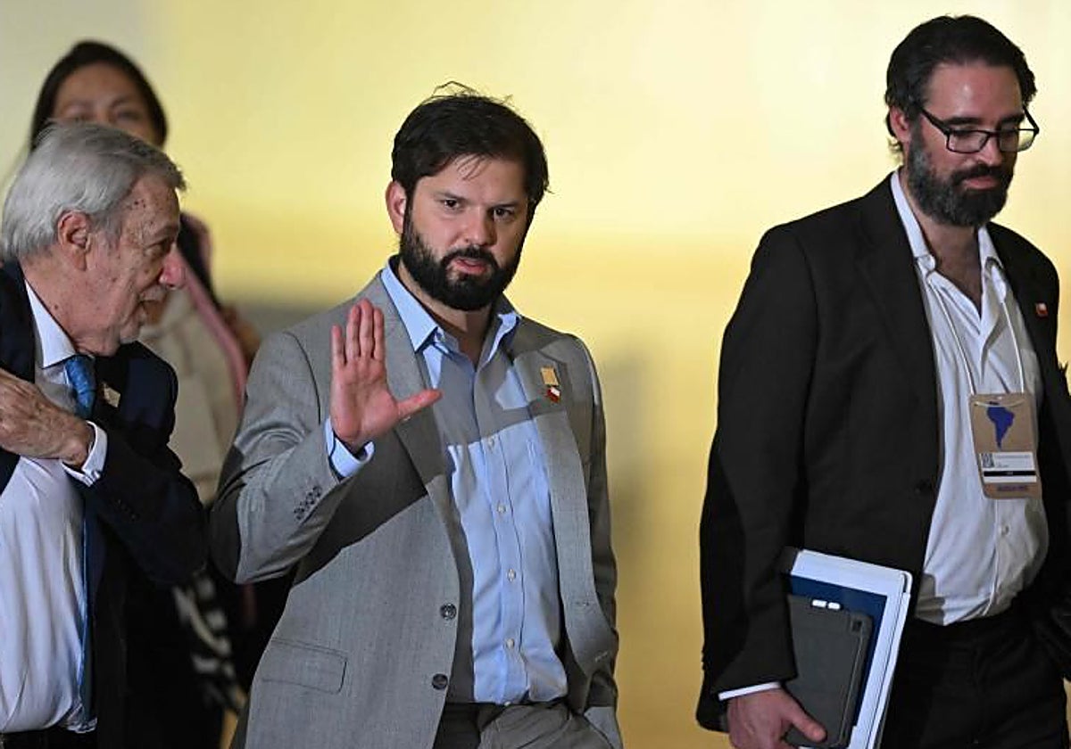 El presidente de Chile, Gabriel Boric, se despide en el Palácio Itamaraty, en Brasilia