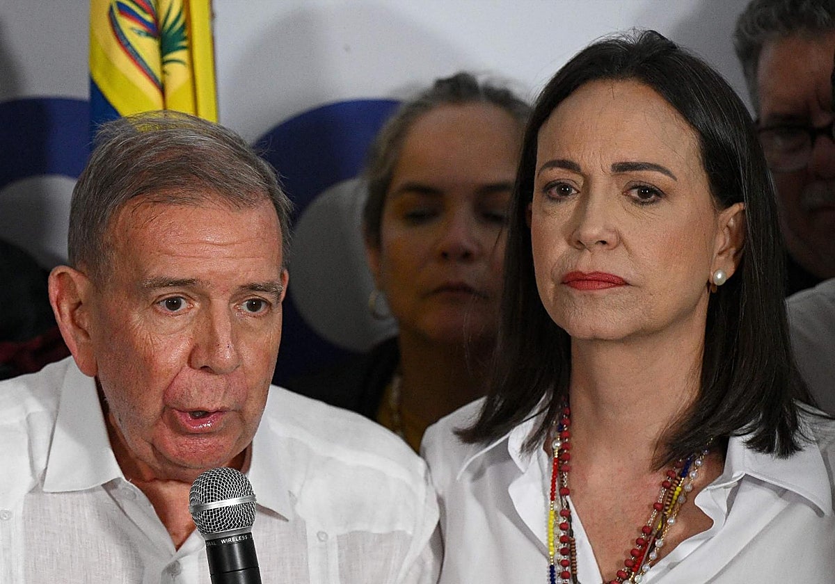 Los opositores venezolanos Edmundo González y María Corina Machado hablan públicamente en Caracas