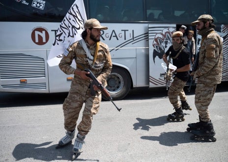 Imagen secundaria 1 - Tercer aniversario del la llegada de los talibanes al poder tras la caída de Kabul y la salida de los Ejércitos aliados del país 