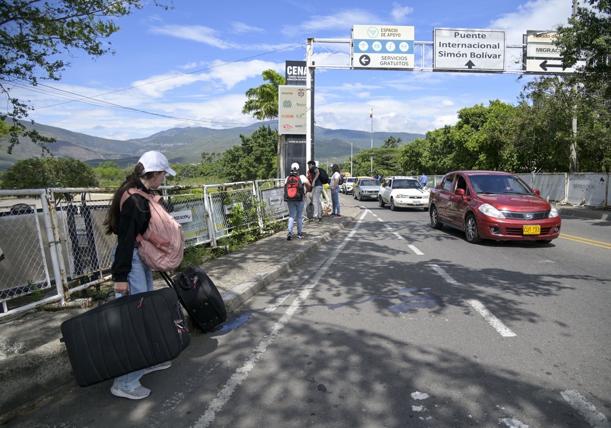 Puente fronterizo Simón Bolivar entre San Antonio de Tachira (Venezuela) y Cucuta (Colombia)