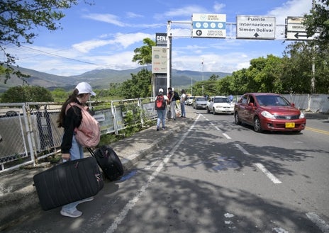 Imagen secundaria 1 - Venezuela-Colombia: la frontera donde la vida resulta un acto de fe