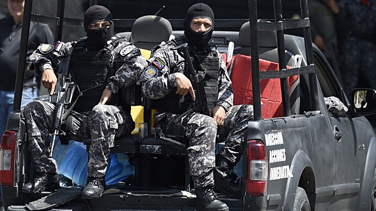 Fuerzas de seguridad en la entrada de El Helicoide, sede del Servicio Bolivariano de Inteligencia Nacional, en Caracas