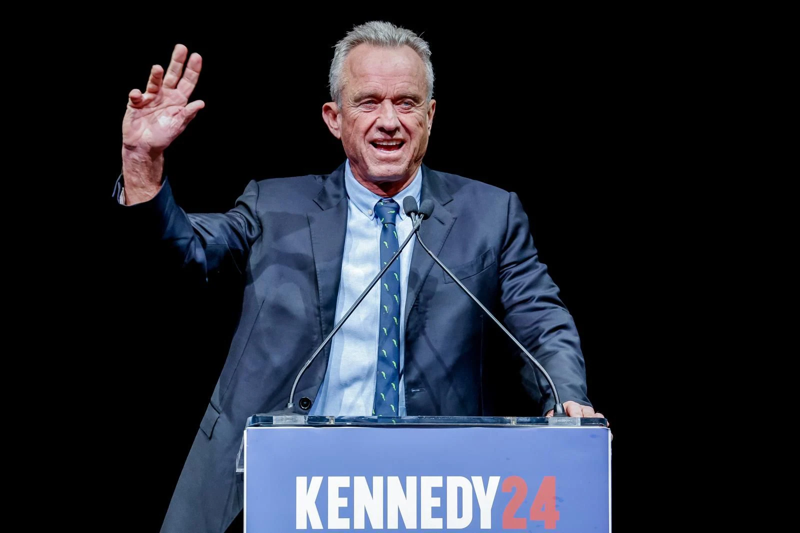 Robert F. Kennedy Jr. withdraws from US election race and throws his support to Donald Trump