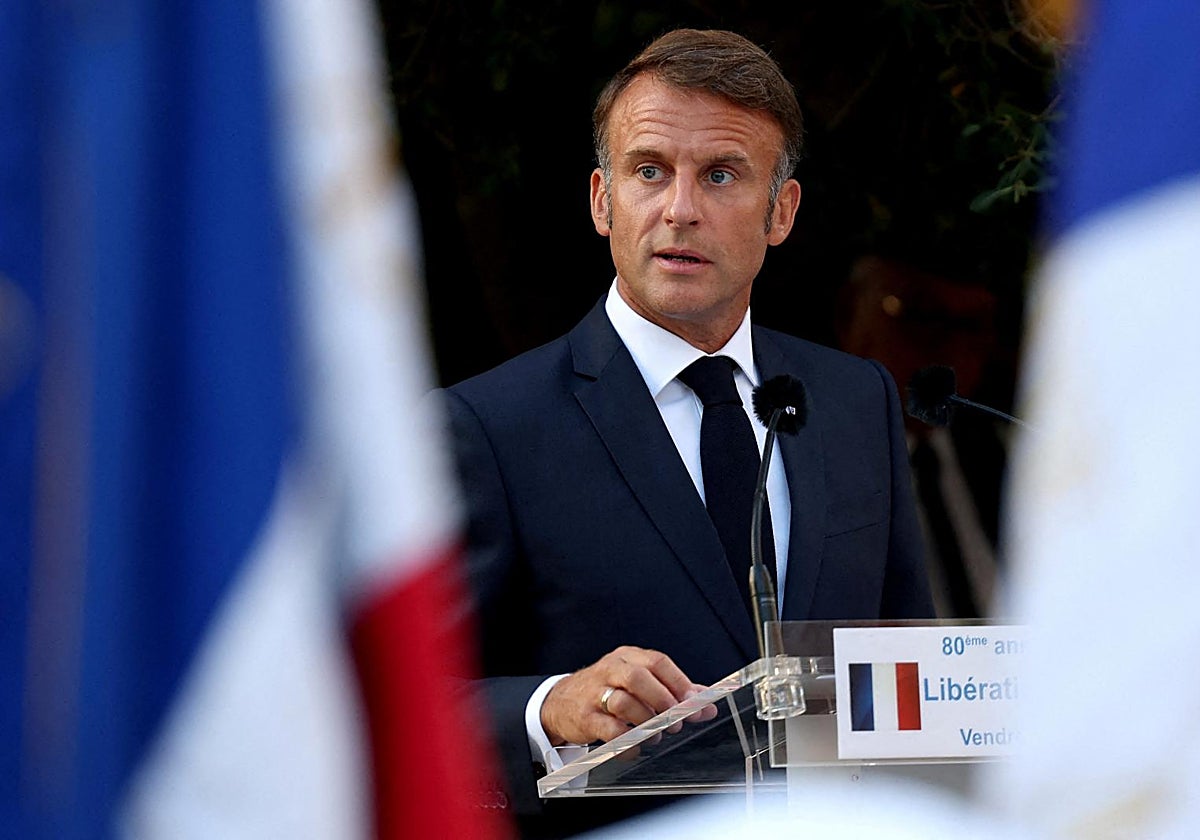 El presidente francés, Emmanuel Macron, habla en una ceremonia