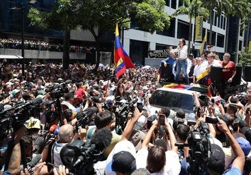 María Corina Machado clama contra el «robo» electoral de Maduro ante miles de manifestantes en Caracas
