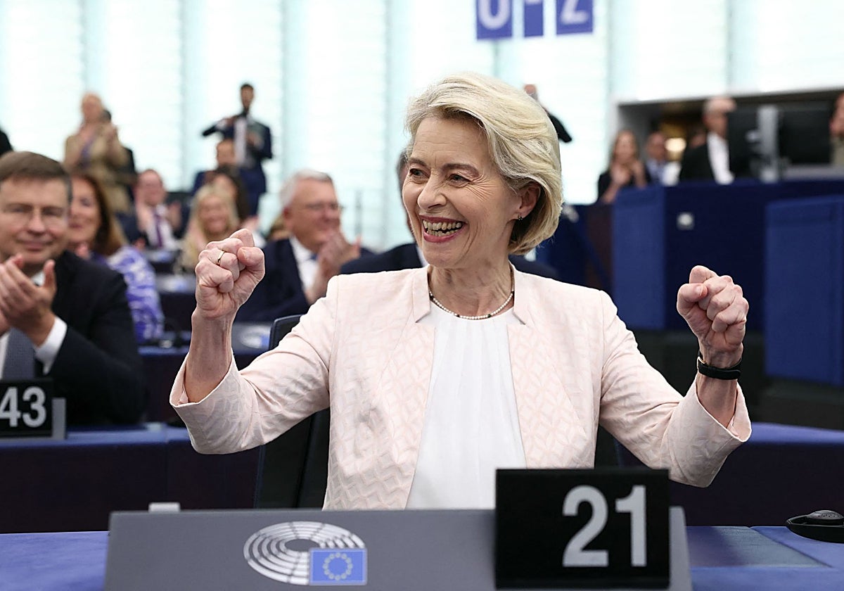Ursula von der Leyen celebra su reelección