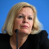 Alemania paga mil euros a 28 criminales afganos por dejarse deportar