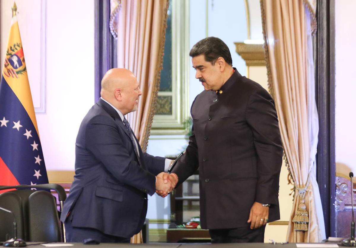 El fiscal general de La Haya, Karim Khan, en reunión con el presidente de venezuela, Nicolás Maduro, en Caracas, 2022