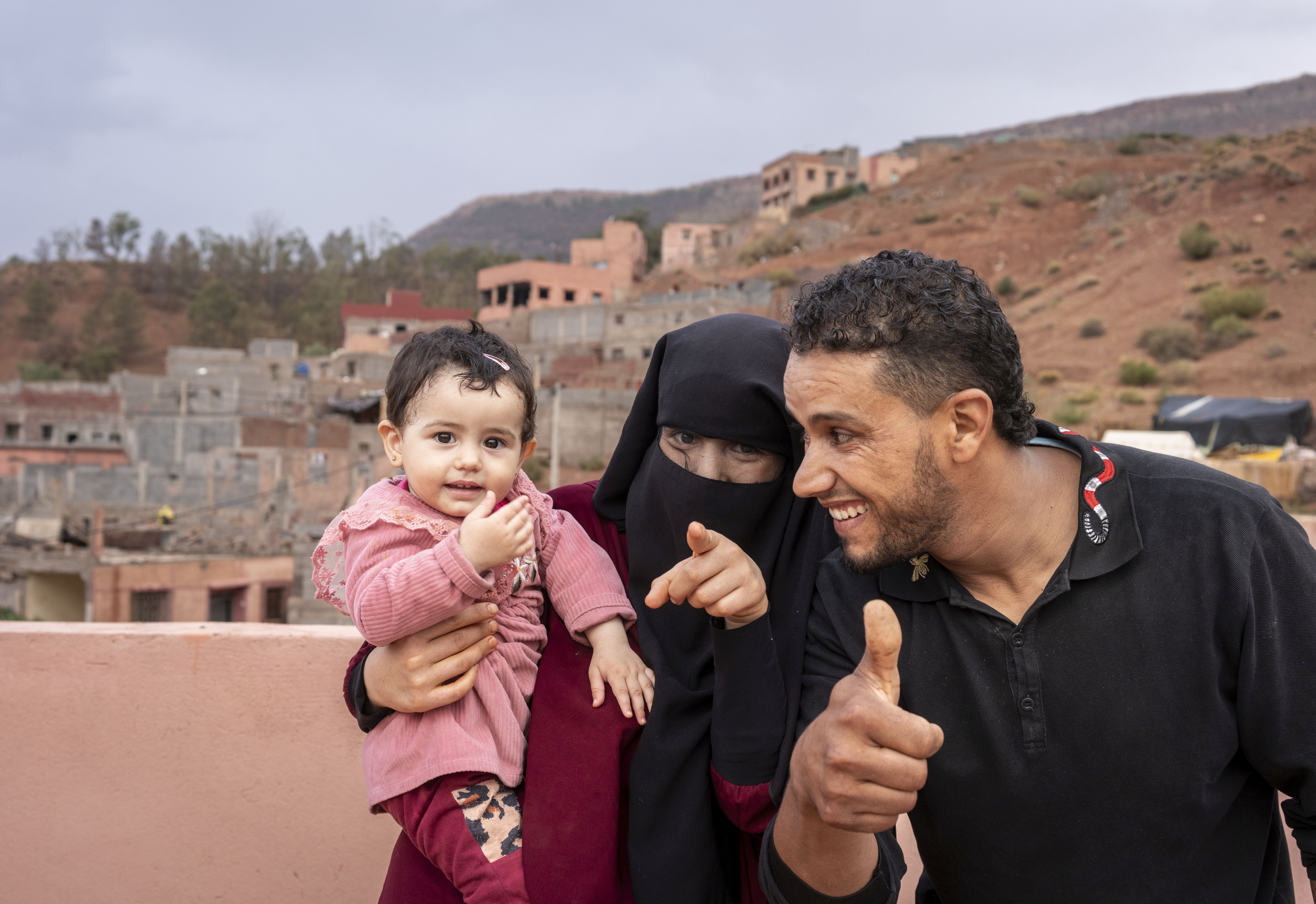 Mariam, una bebé que nació el mismo día del terremoto, un año después