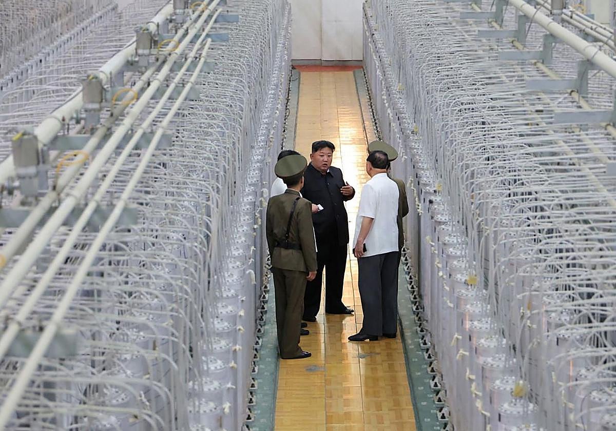 Kim Jong-un visitando el Instituto de Armas Nucleares