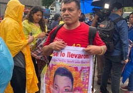 Clemente, padre de uno de los 43 desaparecidos de Ayotzinapa : «López Obrador no ha cumplido su compromiso»