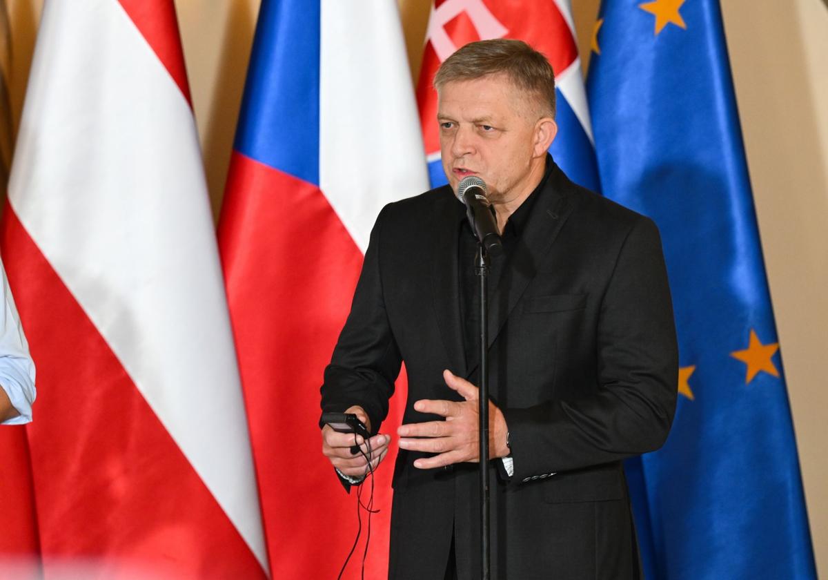 El primer ministro eslovaco, Robert Fico, durante una intervención ante los medios.