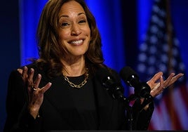Kamala trata de tranquilizar a los votantes sobre su agenda económica: «Soy una capitalista»