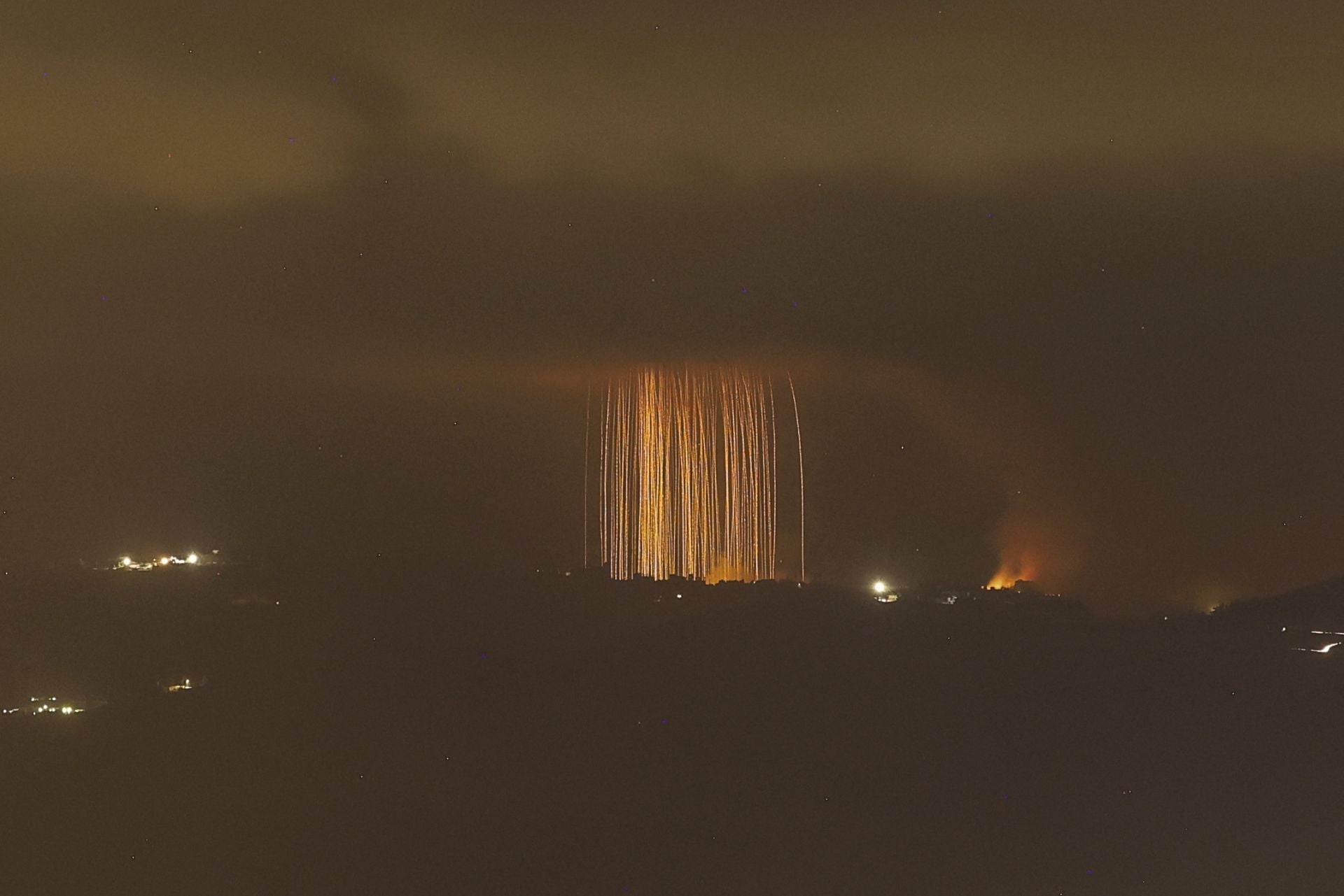 Las explosiones como una lluvia de estrellas en la capital del Líbano