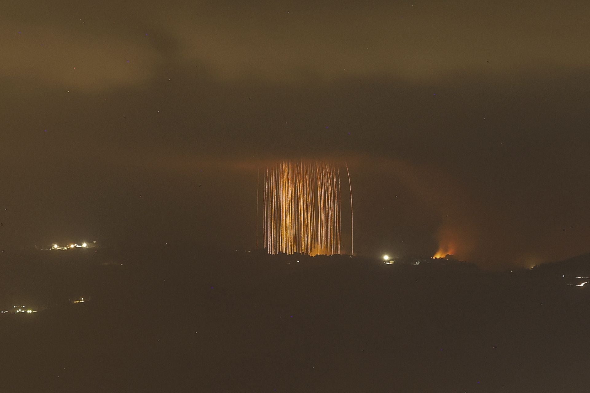 Las explosiones como una lluvia de estrellas en la capital del Líbano
