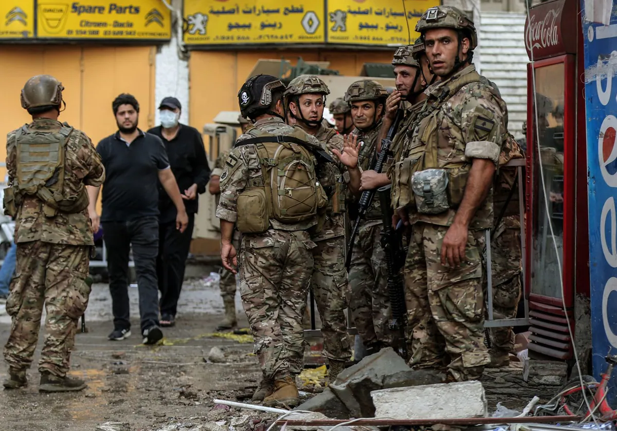 Militares del Ejército del Líbano en las calles de Beirut