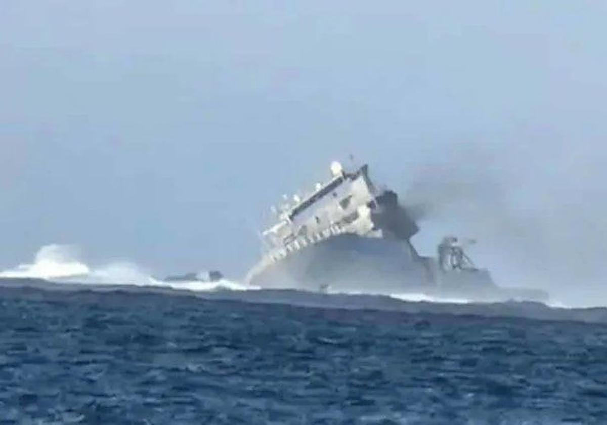 Imagen del hundimiento del Manawanui distribuida por redes por el embajador de EE.UU. en Nueva Zelanda