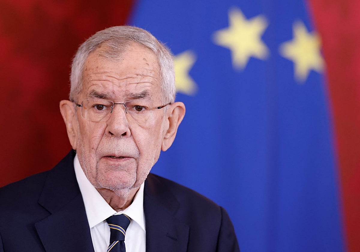 El presidente austriaco, Alexander Van der Bellen, pronuncia una declaración en Viena