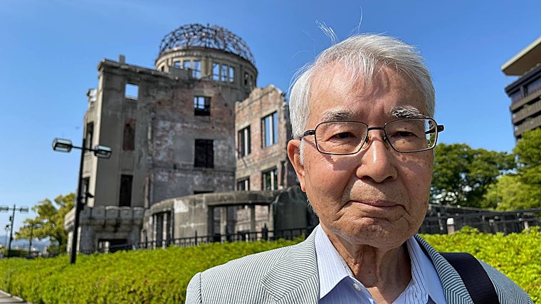 El superviviente Hiroshi Shimizu, el año pasado bajo la fantasmagórica cúpula destruida sobre la que estalló la bomba atómica de Hiroshima
