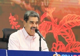 Maduro acusa a María Corina Machado de escapar a España y ella lo niega: «Estoy aquí en Venezuela»