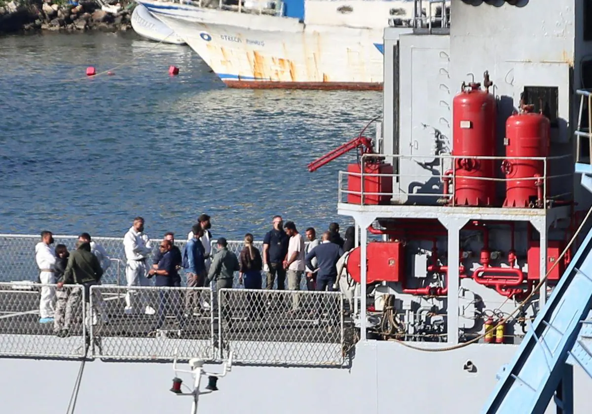 Llegada a Albania el primer barco con inmigrantes procedentes de Italia.