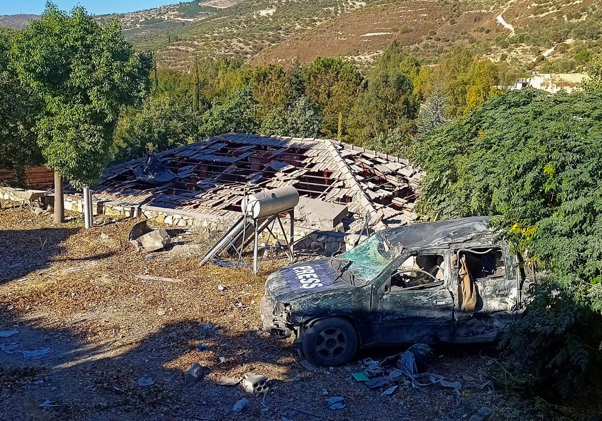 Los restos del refugio de los periodistas que ha sido derruido por los bombardeos