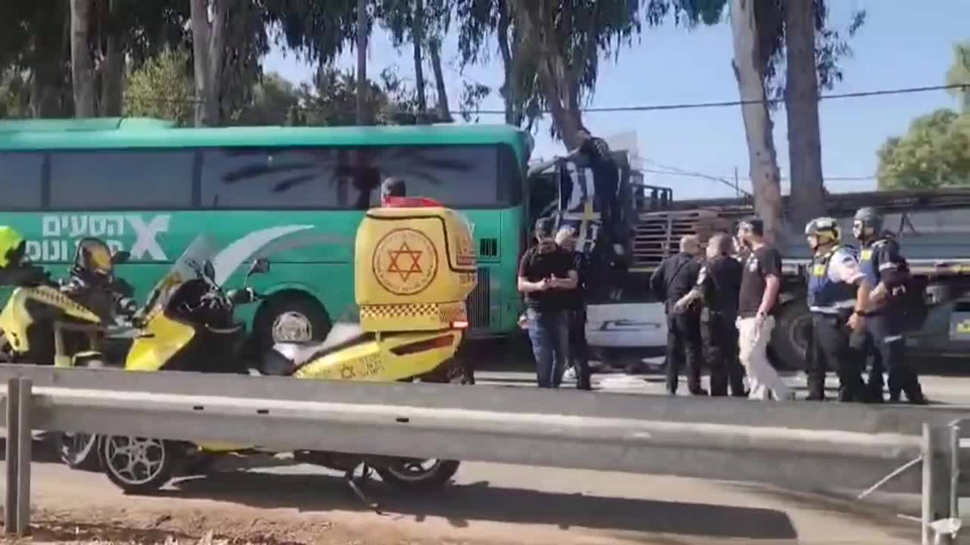 Al menos 16 heridos tras embestida de un camión contra parada de ...